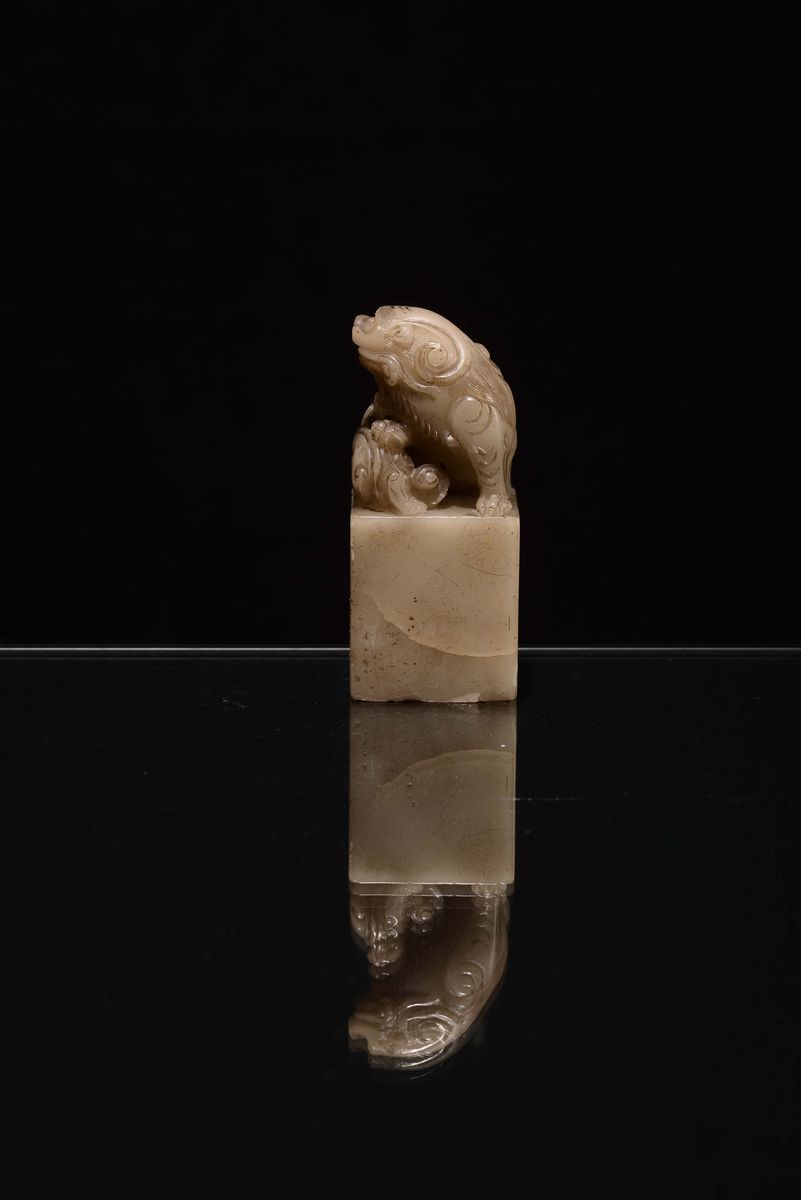 Sigillo in Saponaria Base Quadrata Incisa sulla Sommità Animale Fantastico, Cina, Dinastia Qing, ...
