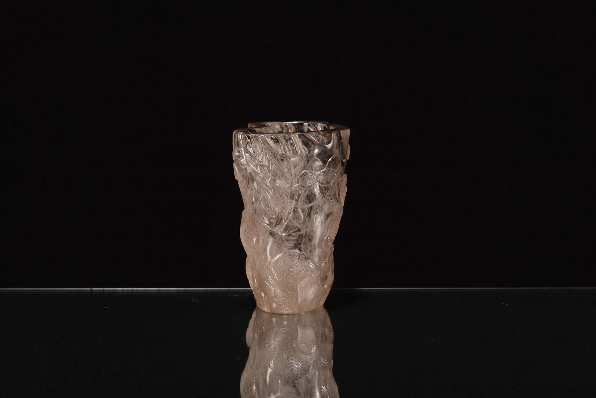 Vaso in Cristallo di Rocca Scolpito con Elementi Naturalistici, Cina, Dinastia Qing, Periodo Qina...