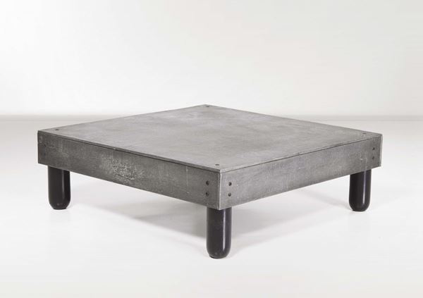 Lorenzo Burchiellaro. Tavolo basso in fusione di alluminio con gambe in legno. Prod. Burchiellaro, Italia, 1970 ca.