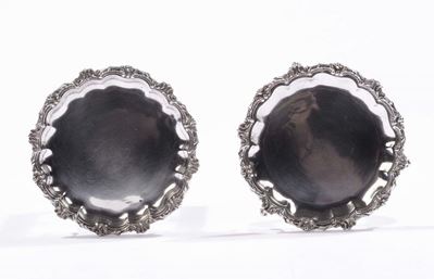 Coppia di Piccoli Salver in Argento, Inghilterra