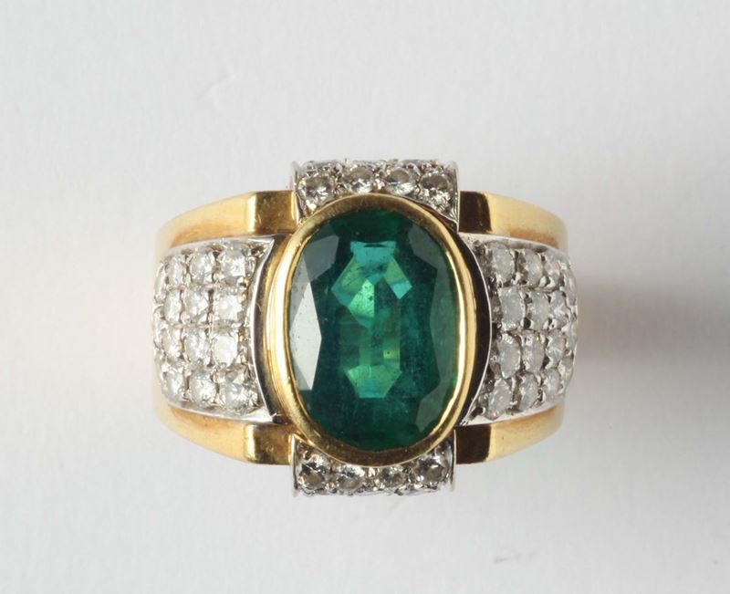 Anello con smeraldo taglio ovale con diamanti a contorno  - Asta Argenti, Orologi e Gioielli Antichi e Contemporanei - Cambi Casa d'Aste