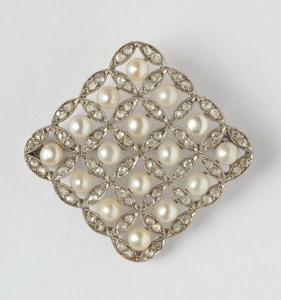 Spilla con Piccole Rose di Diamanti e Piccole Perle