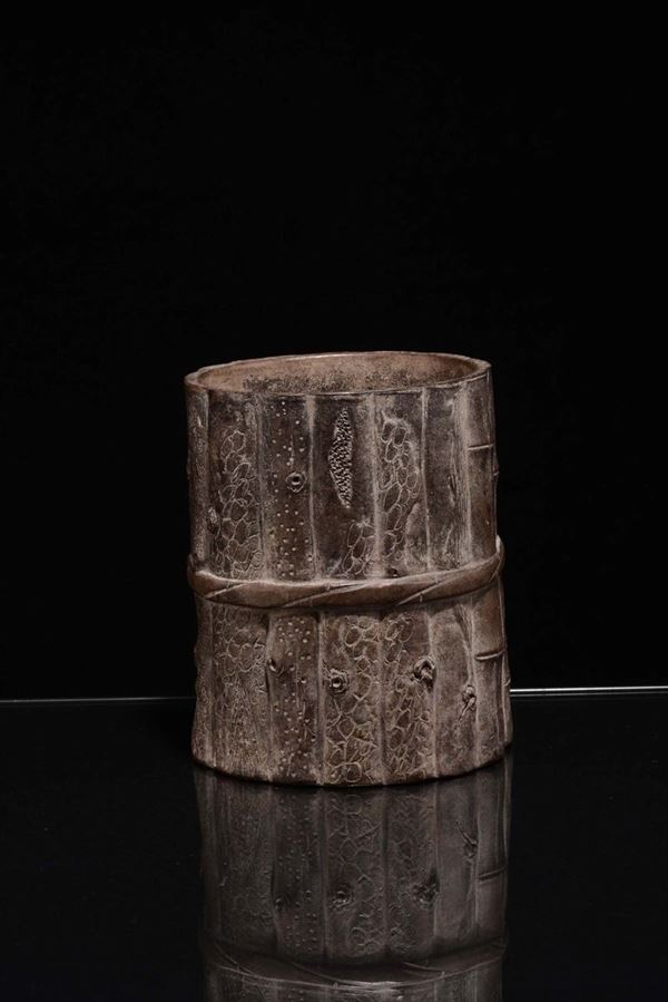 Portapennello in ceramica monocroma a guisa di bambù, Cina, XIX secolo