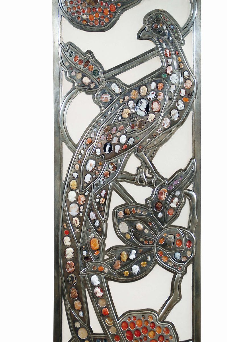 Importante Vetrata Liberty in Argento con Incastonata una Collezione di Circa 660 Cammei dal XVII...