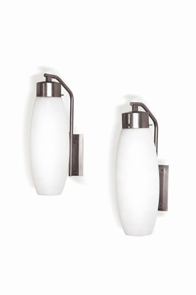 Stilnovo. Coppia di Appliques in Ottone Nichelato e Vetro Opalino Satinato. Prod. Stilnovo, Itali...