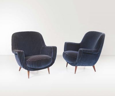 Coppia di Poltrone con Strutture in Legno e Rivesimenti in Velluto. Prod. Italia, 1950 Ca.