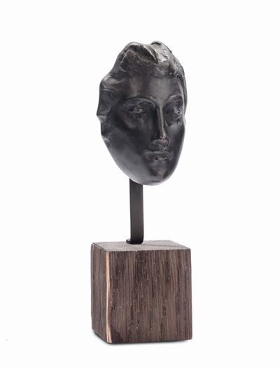 Scultura con Viso in Metallo.