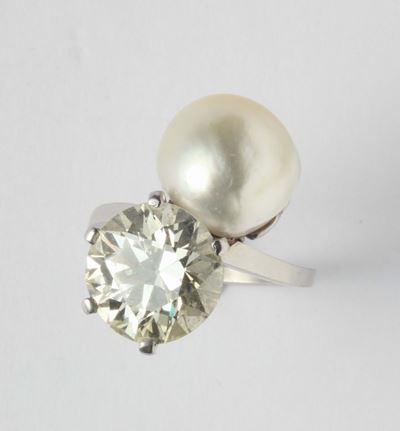 Anello Contrarié con Perla Naturale e Diamante di Ct 4,75