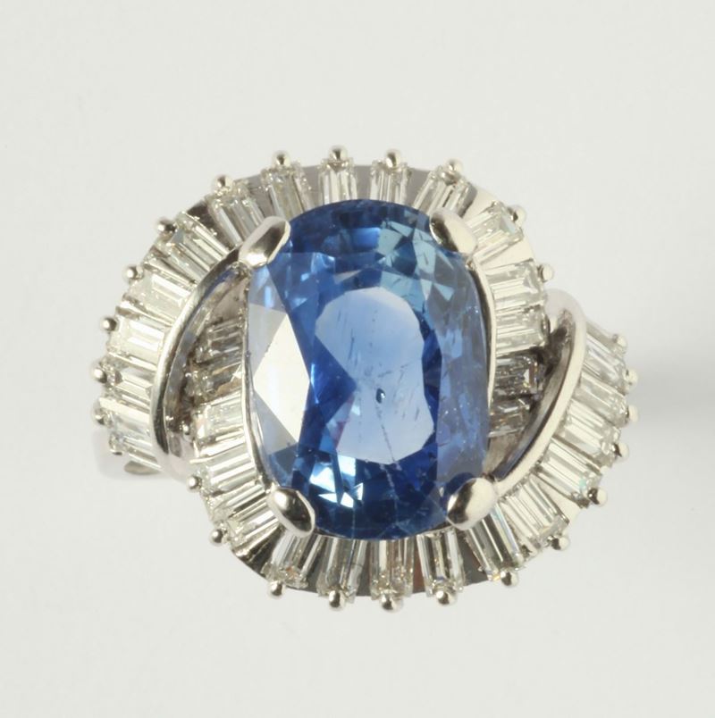 Anello con zaffiro Ceylon di ct 7,92 con indicazioni di riscaldamento  - Auction Silvers and Jewels - Cambi Casa d'Aste