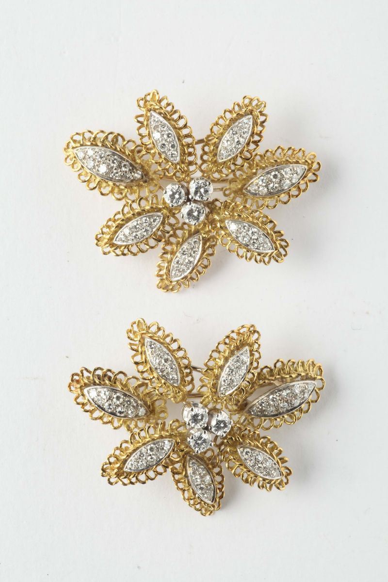 Pair of diamond and gold clips  - Auction Jewels Timed Auction - Cambi Casa d'Aste