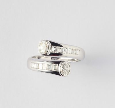 Anello con Due Diamanti Taglio Ovale e Diamanti Taglio Baguettes
