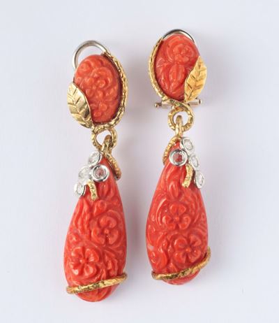 Orecchini Pendenti in Corallo Arancio