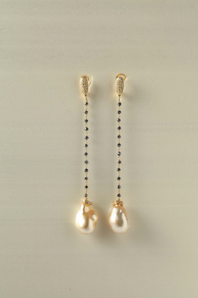 A pair of cultured gold pearl, diamond and sapphire pendant earrings  - Auction Silver, Watches, Antique and Contemporary Jewelry - Cambi Casa d'Aste