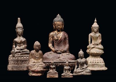 Sette Buddha in Bronzo con Cromie, Sud Est Asiatico, XVIII/XIX Secolo