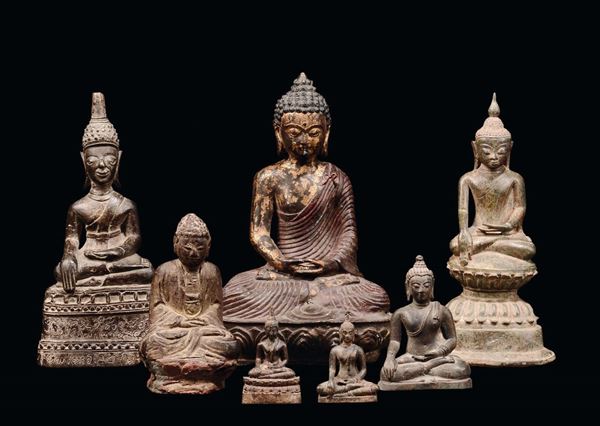 Sette Buddha in bronzo con cromie, Sud Est Asiatico, XVIII/XIX secolo