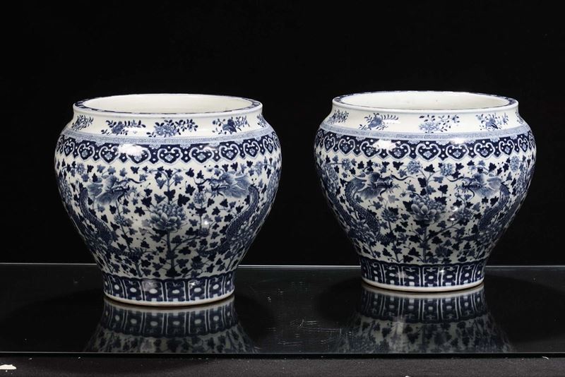 Coppia di cachepot in porcellana bianca e blu, Cina XX secolo  - Asta Asta a Tempo 8-2014 - Cambi Casa d'Aste