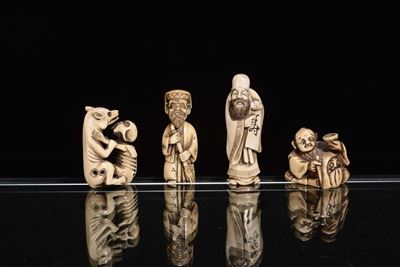 Quattro Figurine in Avorio