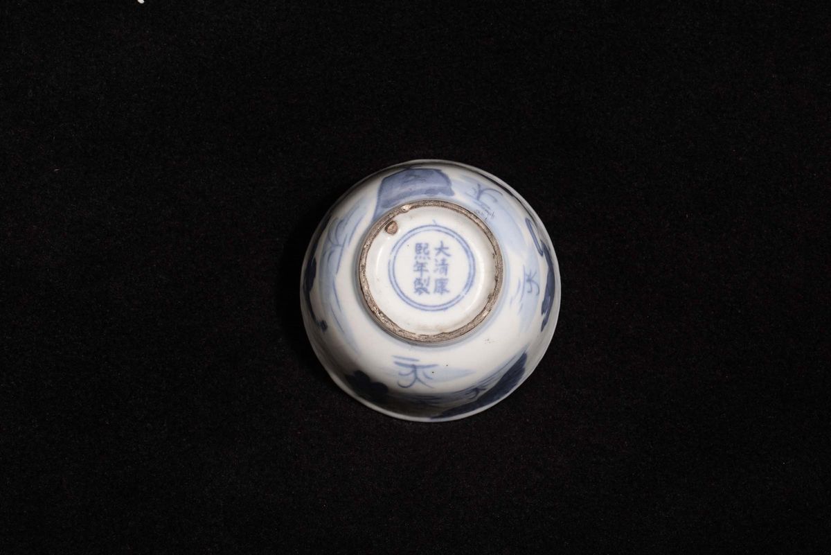 Coppetta in Porcellana Bianca e Blu con Paesaggi, Cina XX Secolo