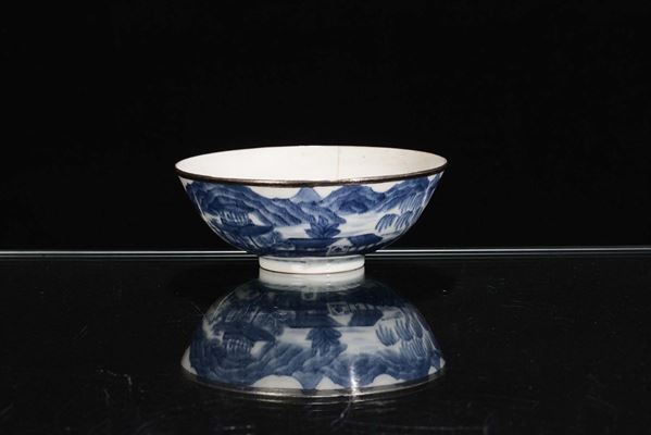 Coppa in porcellana bianca e blu con paesaggi, Cina XX secolo