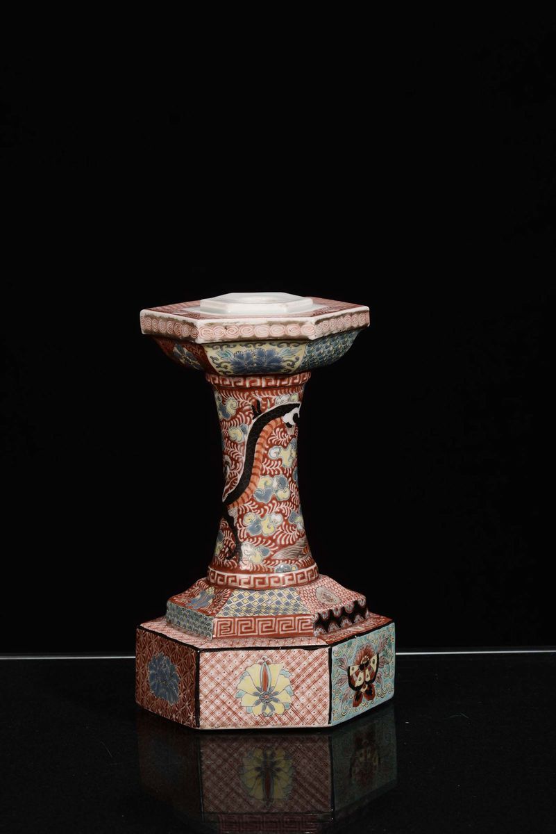 Colonna in Porcellana Policroma a Base Esagonale, Cina XX Secolo