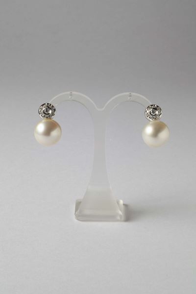 Orecchini con Perle Coltivate e Diamanti sul Top