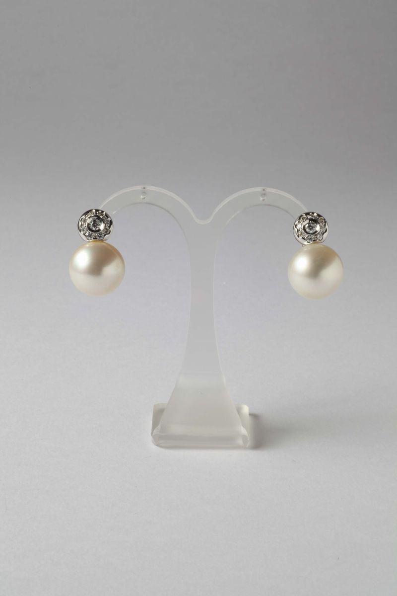 A pair of cultured pearl and diamond earrings  - Auction Silver, Watches, Antique and Contemporary Jewelry - Cambi Casa d'Aste