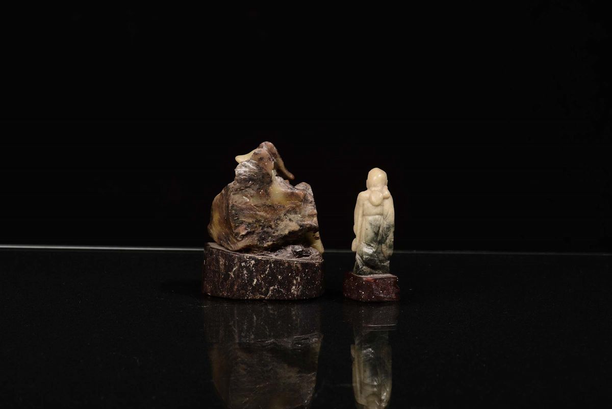 Due Sculturine Diverse in Pietra Dura Raffigurante Saggi, Cina XX Secolo