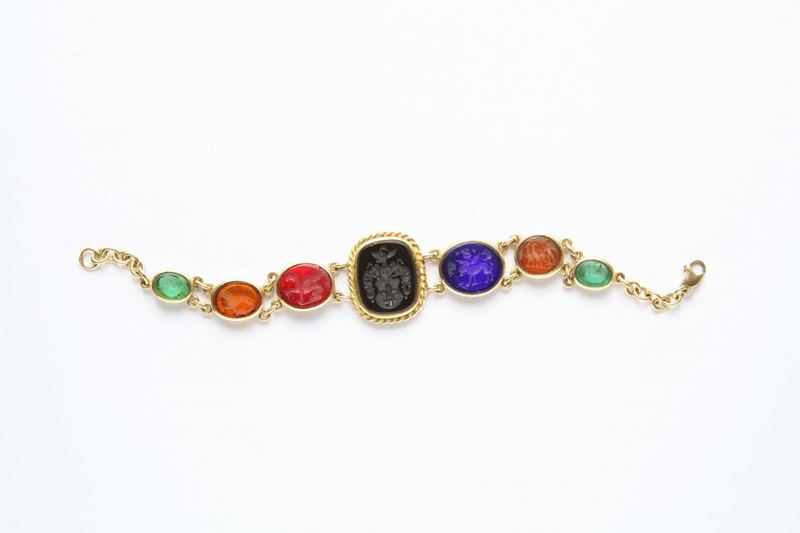 A cameos and gold bracelet (glass)  - Auction Silver, Watches, Antique and Contemporary Jewelry - Cambi Casa d'Aste
