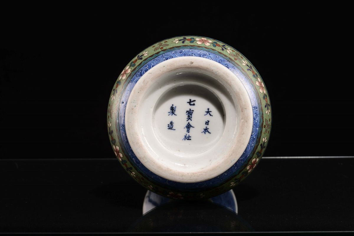 Vaso in Porcellana con Decori Cloisonnè, Cina XX Secolo