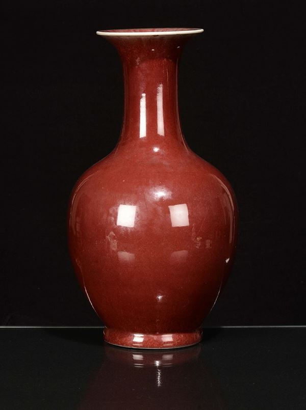 An oxblood red porcelain vase, China, Qing Dynasty, 19th century