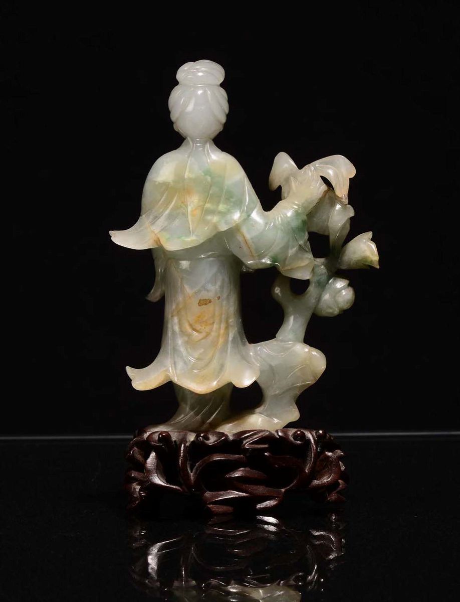 Guanyin in Giada Bianca con Striature Verdi, Cina XX Secolo