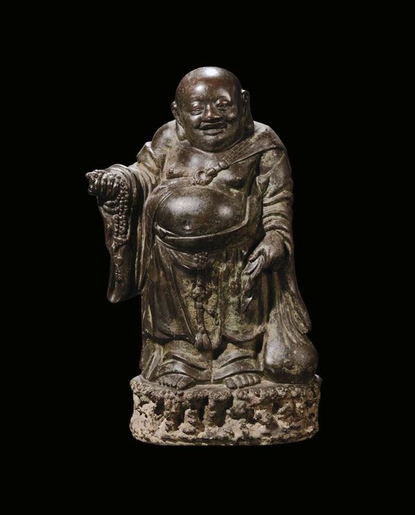 Budai in bronzo a patina scura, Cina, Dinastia Ming, XVII secolo