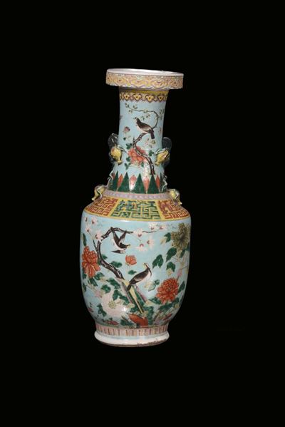 Vaso in Porcellana Policroma con Decoro Naturalistico, Cina, Dinastia Qing, XIX Secolo