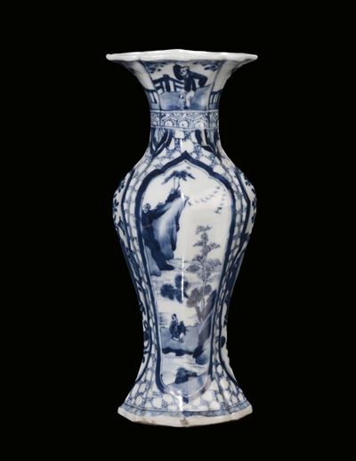 Vaso in Porcellana Bianca e Blu con Decoro Paesaggistico, Cina Dinastia Qing, Periodo Kangxi (166...
