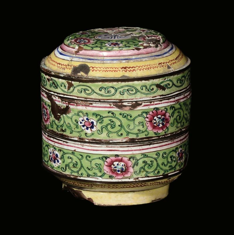 Piccola scatoletta in smalti policromi, Cina  - Auction Chinese Works of Art - Cambi Casa d'Aste