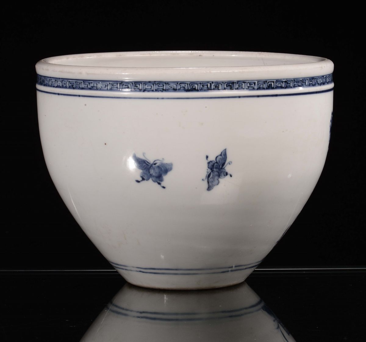 Cachepot in Porcellana Bianca e Blu con Decoro Floreale, Cina, Dinastia Qing, XIX Secolo