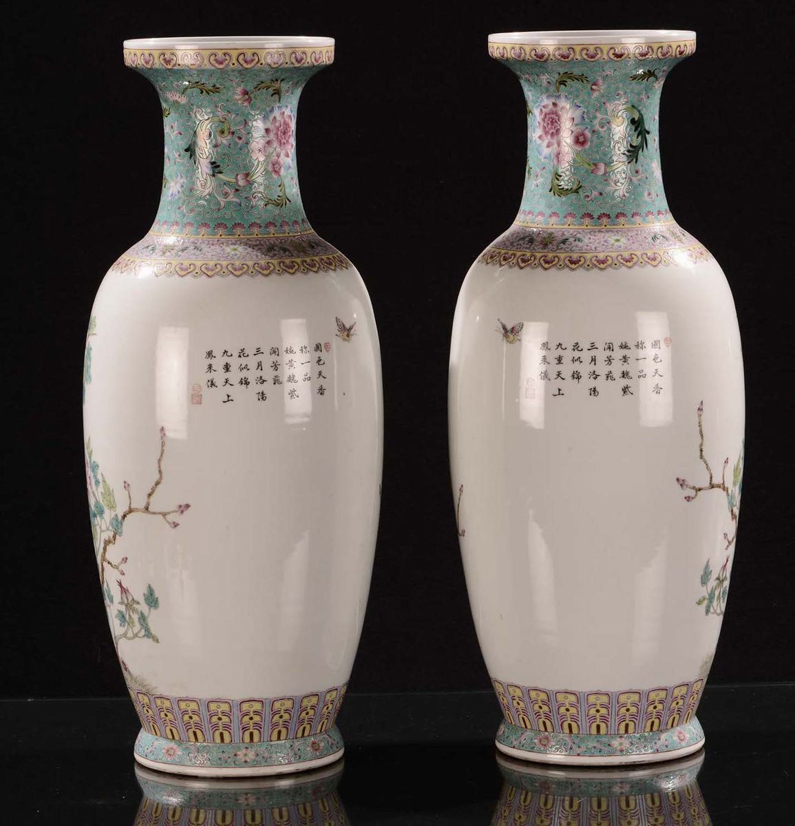 Coppia di Vasi in Porcellana Policroma Decorato con Animali e Fiori, Cina, Repubblica, XX Secolo