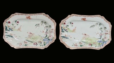 Coppia di Piattini in Porcellana Policroma Famiglia Rosa Decorato con Scene di Paesaggio Oriental...