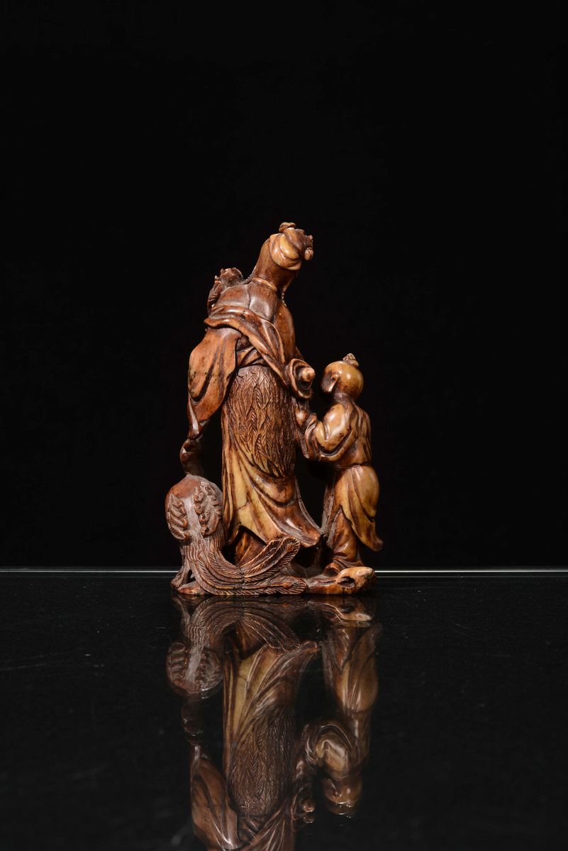 Gruppo in Pietra Saponaria Raffigurante Guanyin con Bambino e Animale, Cina, Repubblica, XX Secol...