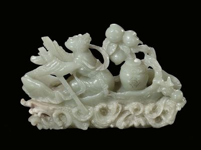Gruppo in Giada Celadon con Figura su Barca, Cina, XX Secolo