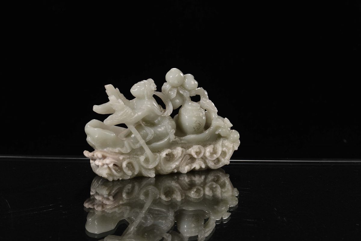 Gruppo in Giada Celadon con Figura su Barca, Cina, XX Secolo