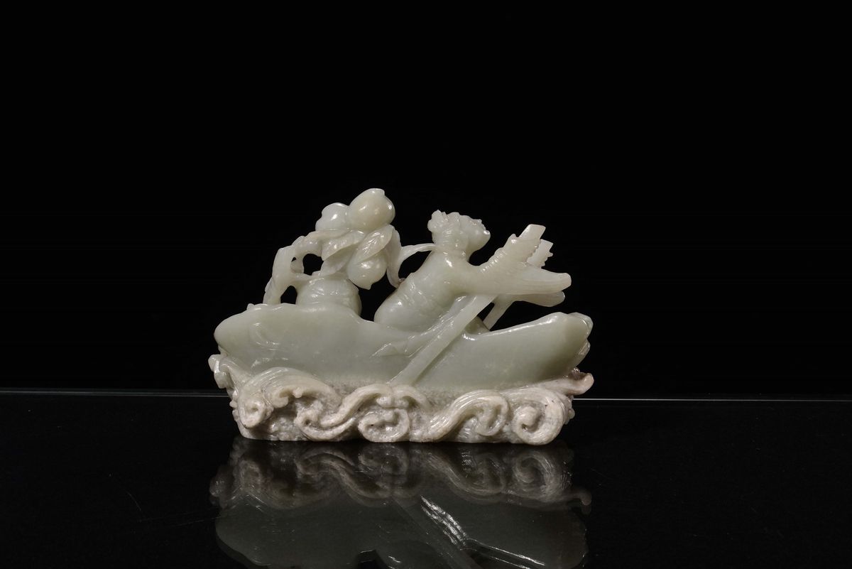 Gruppo in Giada Celadon con Figura su Barca, Cina, XX Secolo