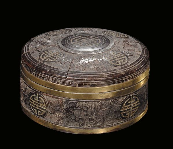 A carved coconut box with ideograms, China, Qing Dynasty, 19th century