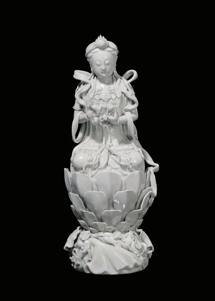 Coppia di Guanyin Sedute in Porcellana Blanc De Chine, Cina, Dinastia Qing, Fine XIX Secolo