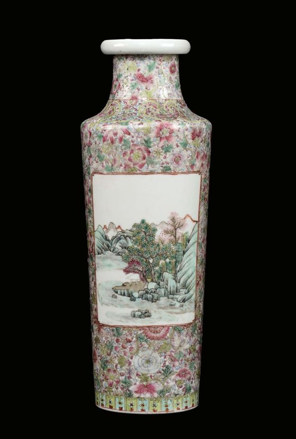 Vaso in porcellana Famiglia Rosa a decoro floreale entro riserve con scene naturalistiche, Cina, Dinastia Qing, XIX secolo