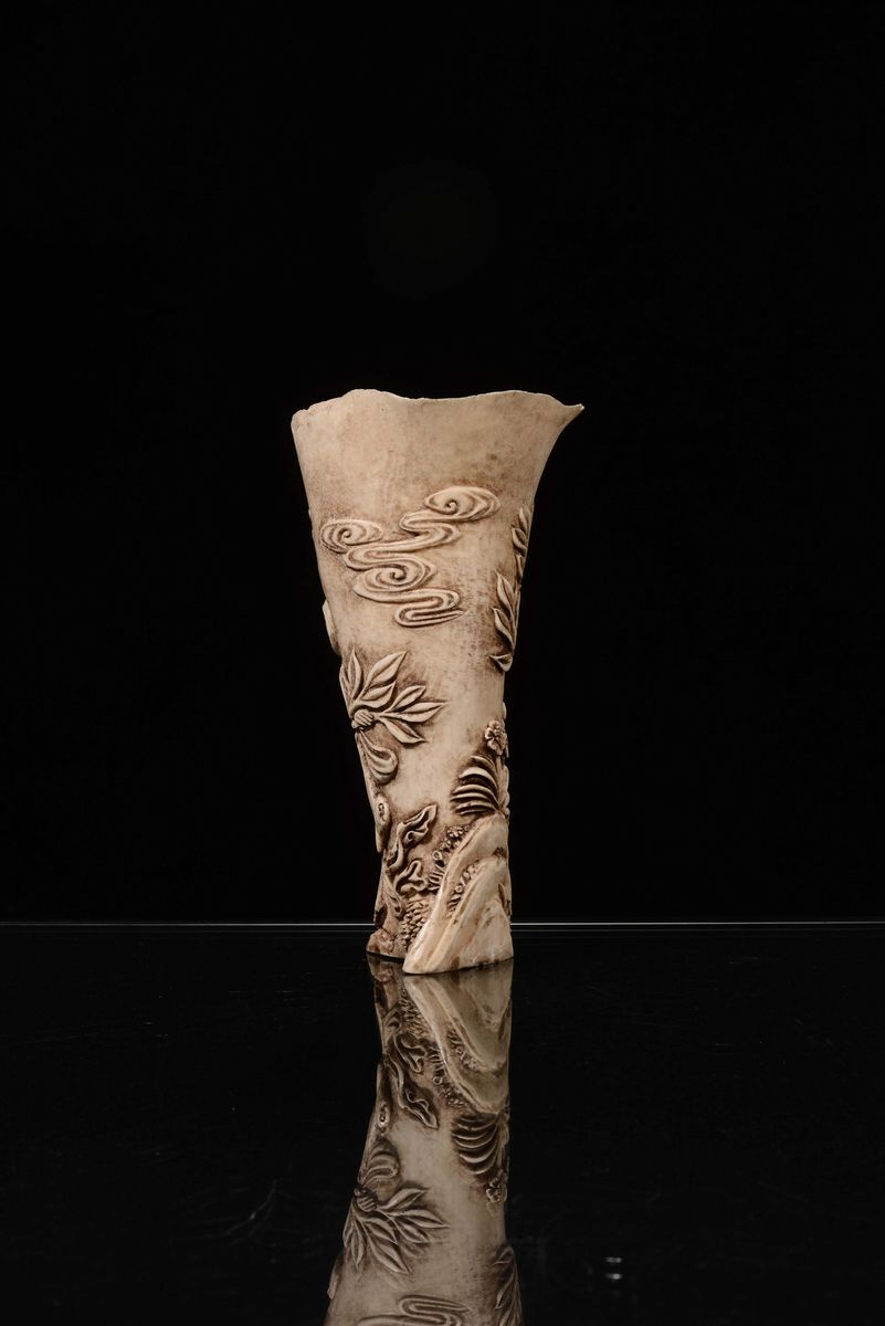 Corno Scolpito con Figura di Guanyin, Cina