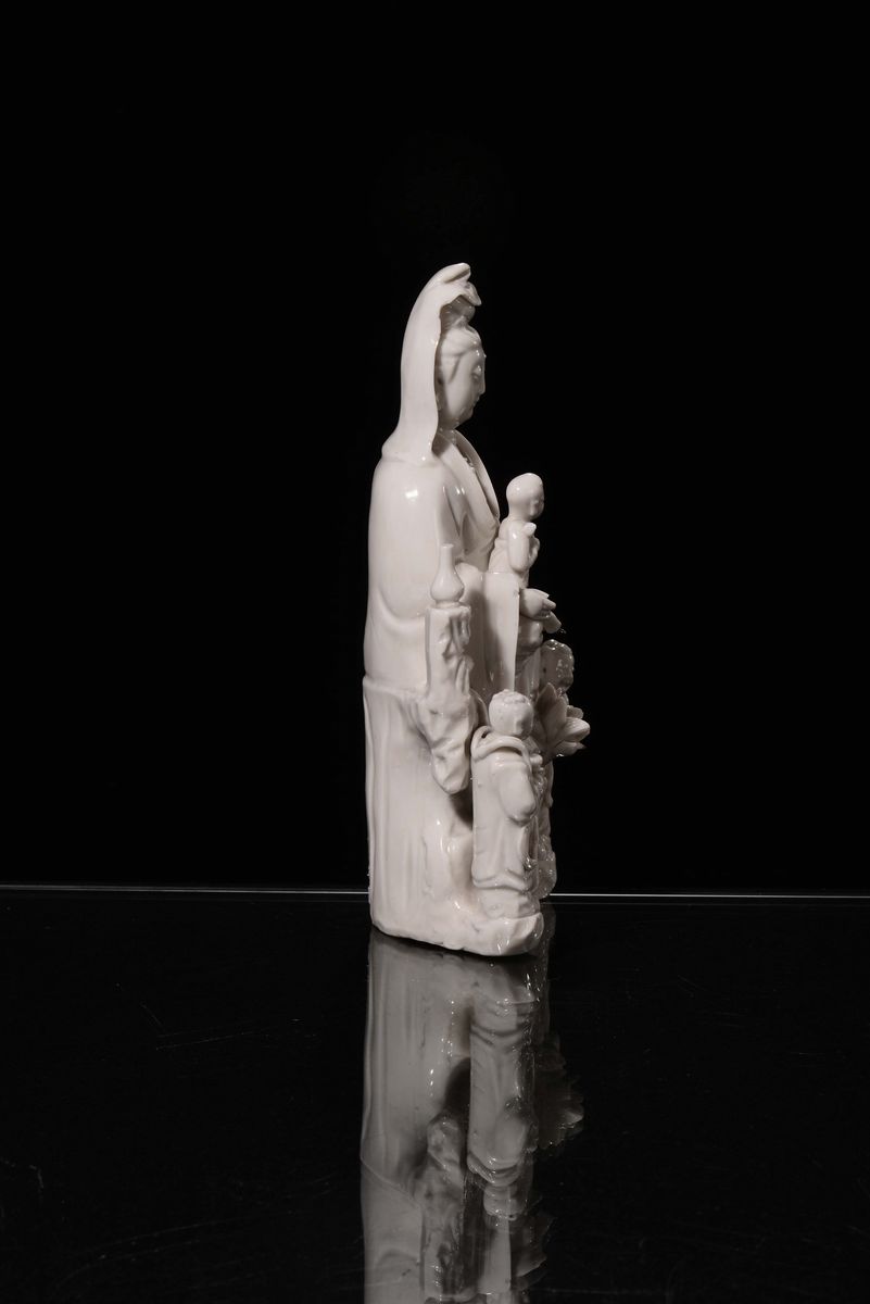 Figura di Maternità in Porcellana Blanc De Chine, Dehua, Cina, Fine XVII Secolo