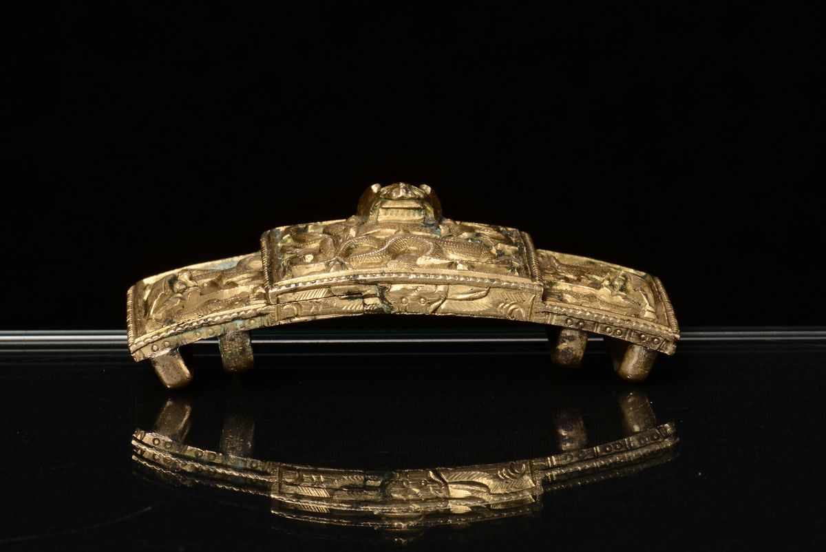 Fibbia in Bronzo Dorato, Cina, Dinastia Qing, Periodo Qianlong (1736-1795)