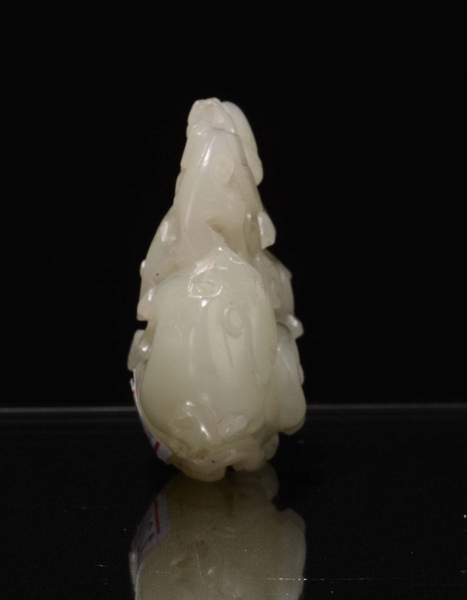 Piccola Giada Bianca Celadon Raffigurante Cavallo e Cavalliere, Cina, XIX Secolo
