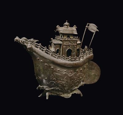 Raro Incensiere in Bronzo a Forma di Barca, Cina, Dinastia Ming, XVII Secolo